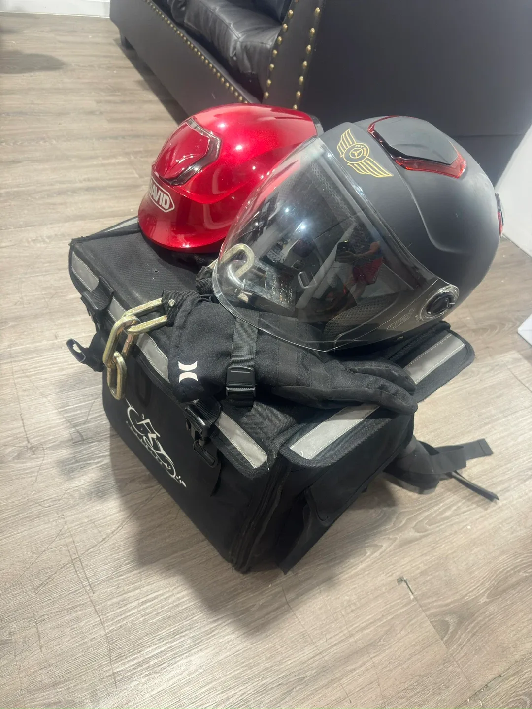 Motorcycle Helmets & Delivery Bag image indicator(2)