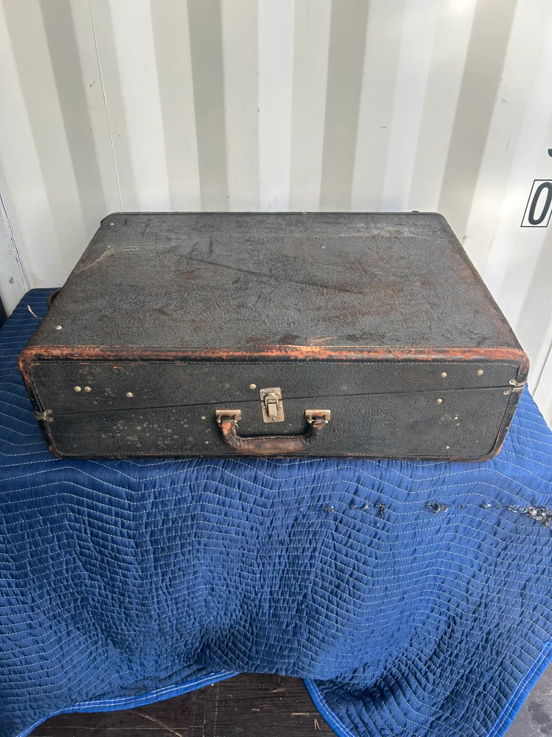 Vintage Suitcase with Hanger image indicator(2)