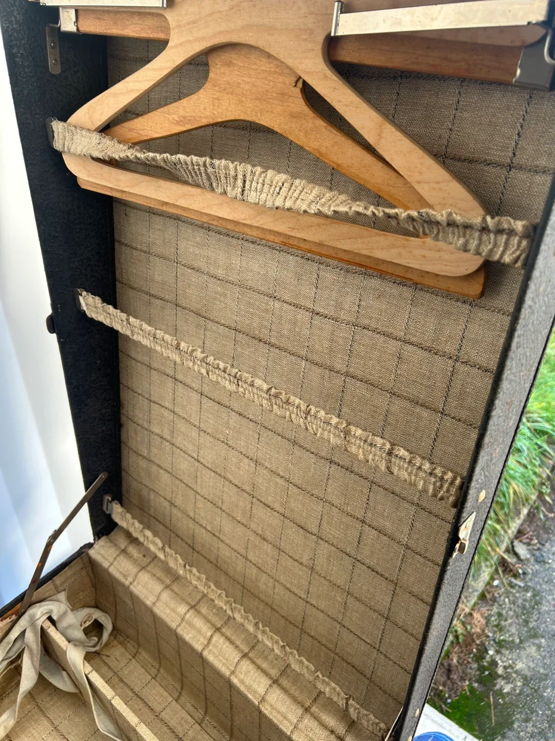 Vintage Suitcase with Hanger image indicator(4)