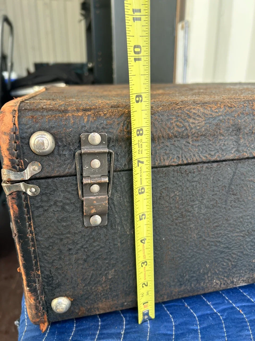 Vintage Suitcase with Hanger image indicator(7)