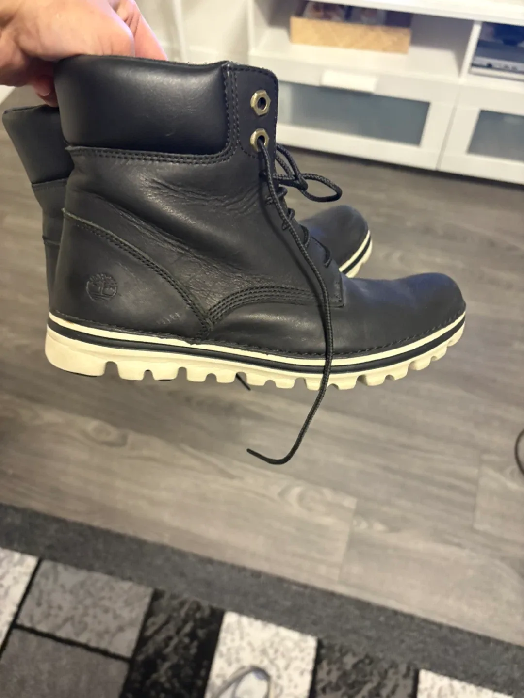 Timberland Black Leather Boots image indicator(2)