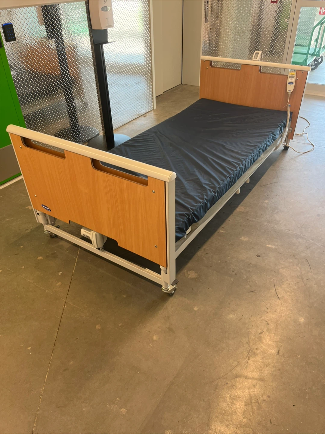 Invacare Hospital Bed - photo 3