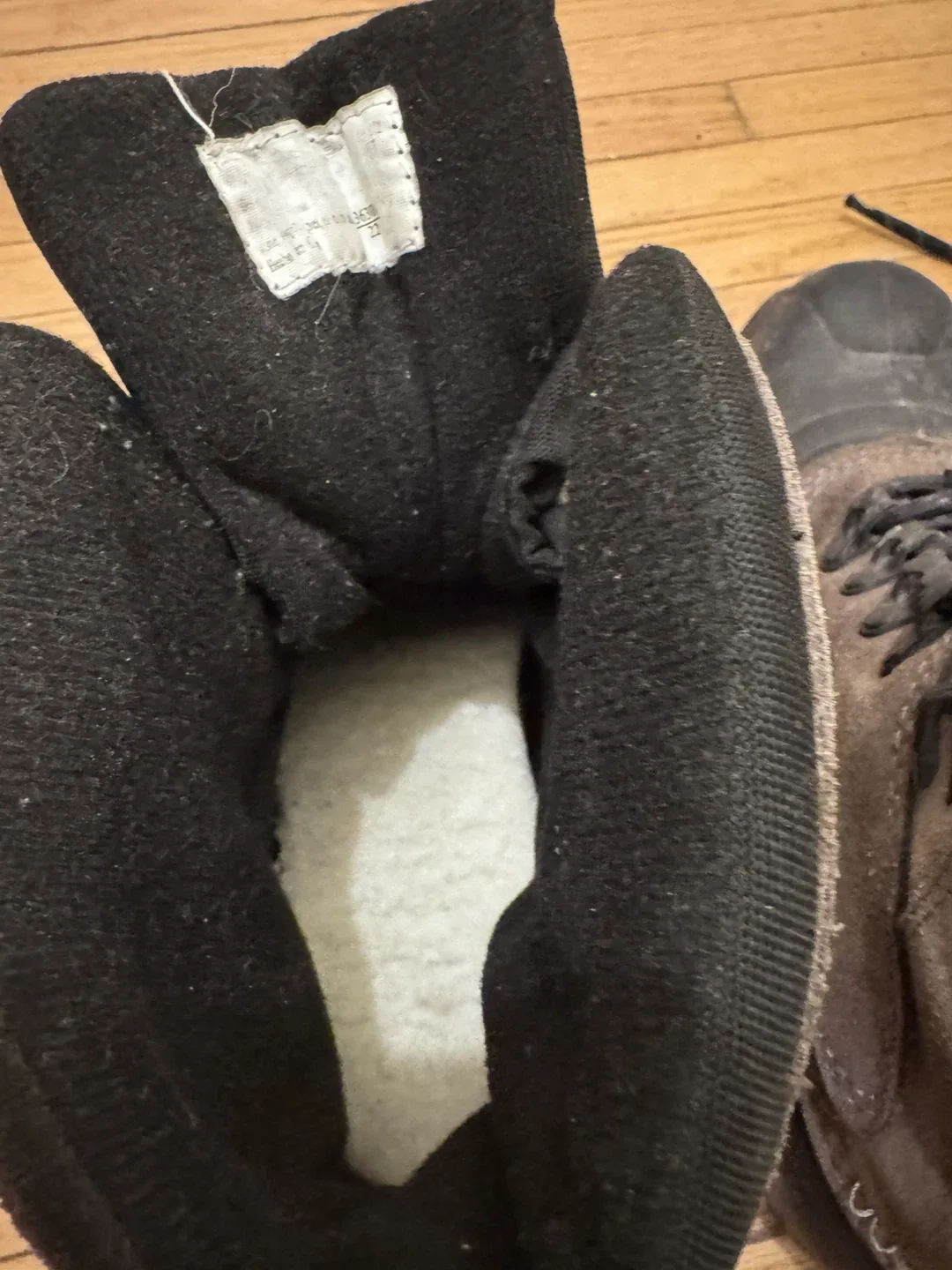 Moving  sale Men's Insulated Winter Boots Air Walk Shose image indicator(4)