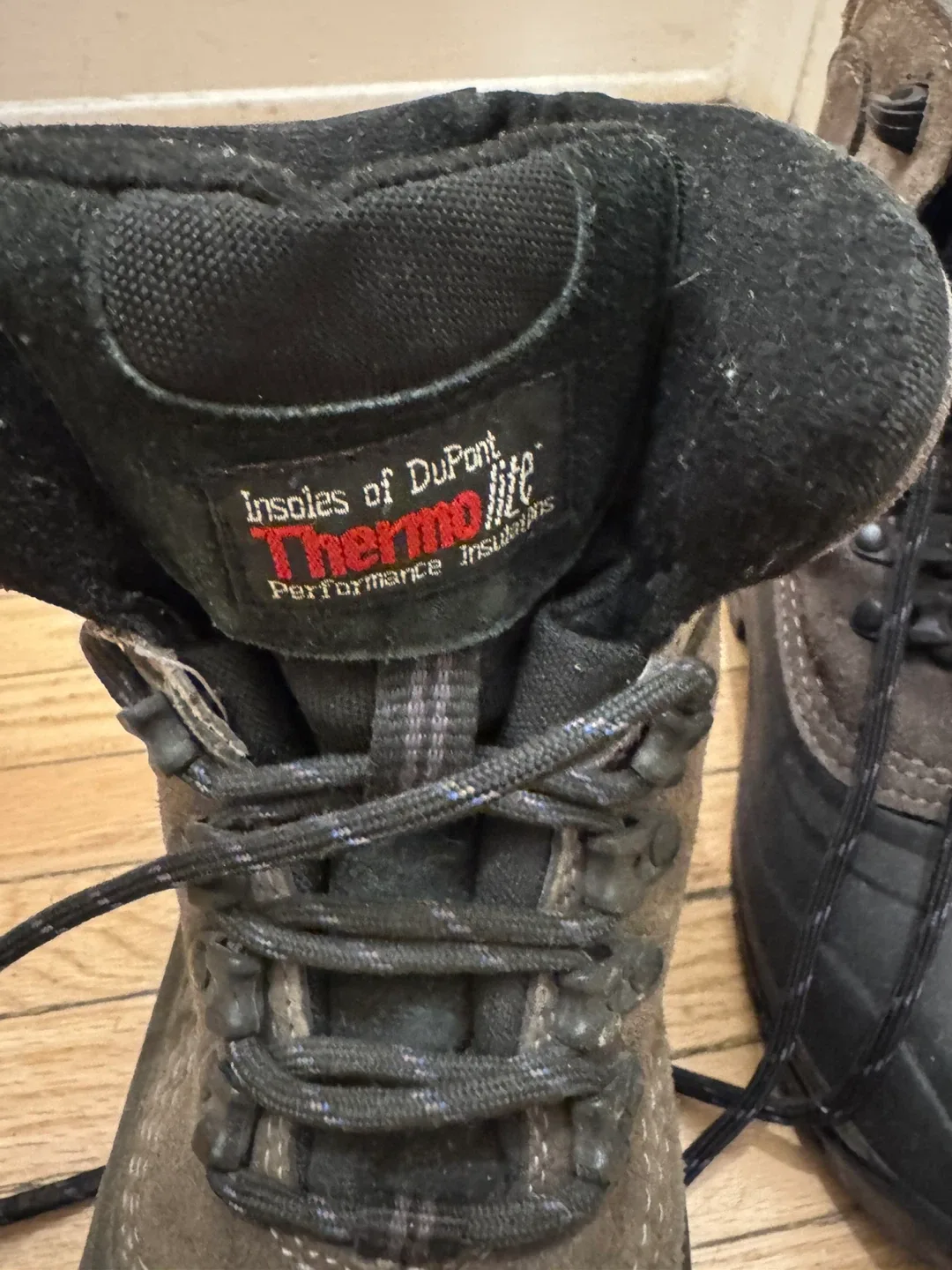 Moving  sale Men's Insulated Winter Boots Air Walk Shose image indicator(2)