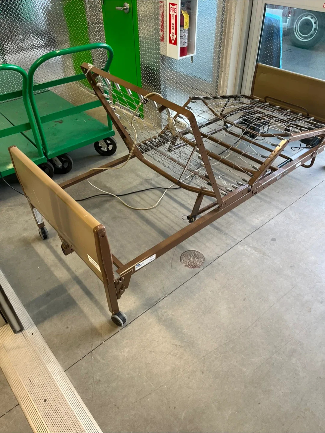 Invacare Hospital Bed - Adjustable image indicator(4)