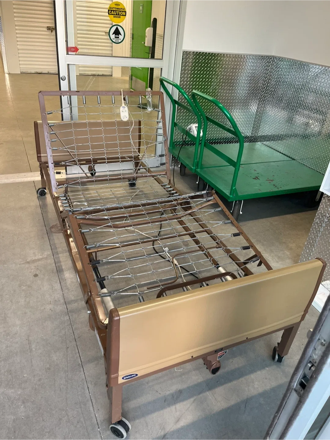 Invacare Hospital Bed - Adjustable image indicator(3)