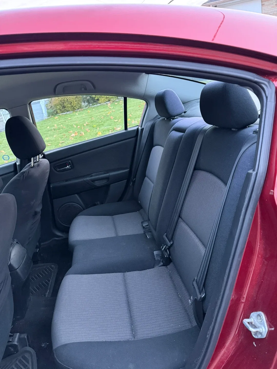 Mazda 3 Sedan - Red image indicator(6)