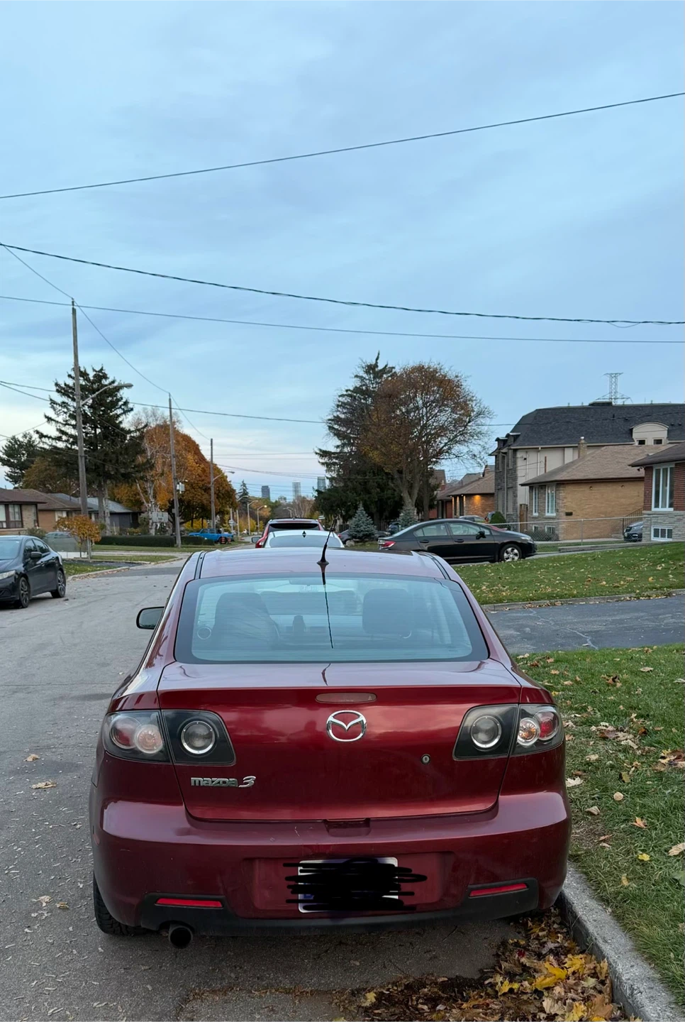 Mazda 3 Sedan - Red - photo 4