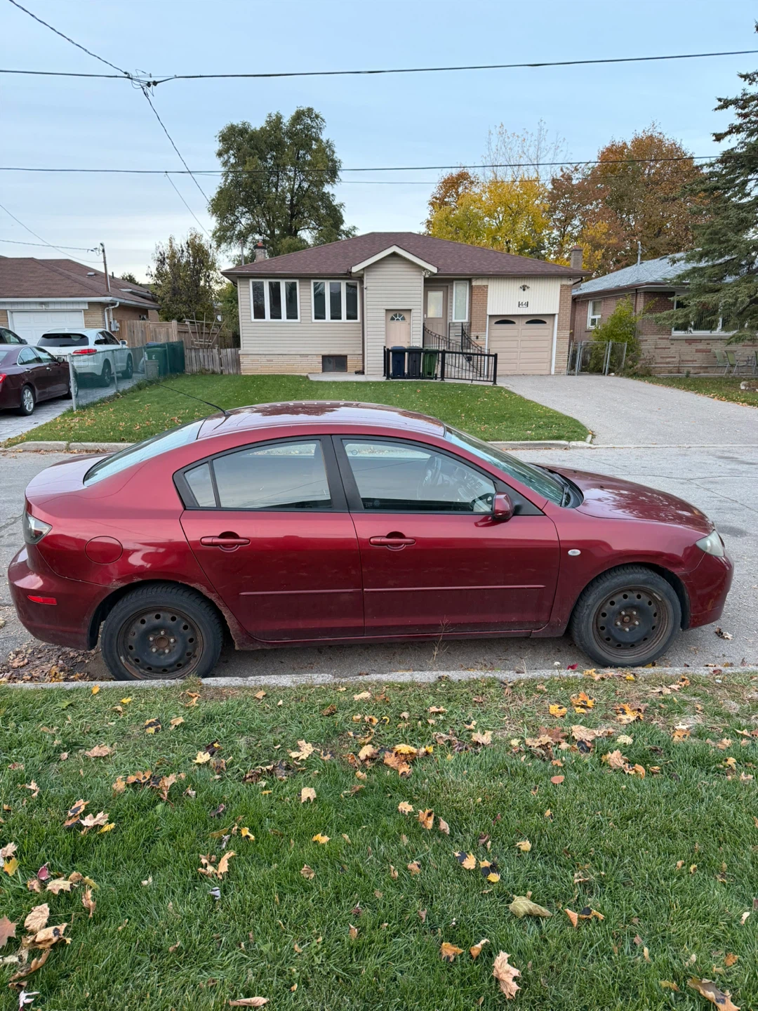 Mazda 3 Sedan - Red - photo 5