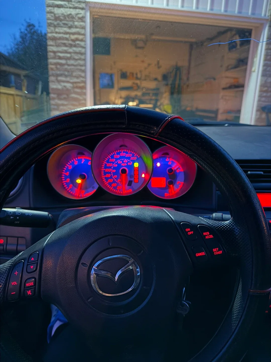 Mazda 3 Sedan - Red image indicator(8)