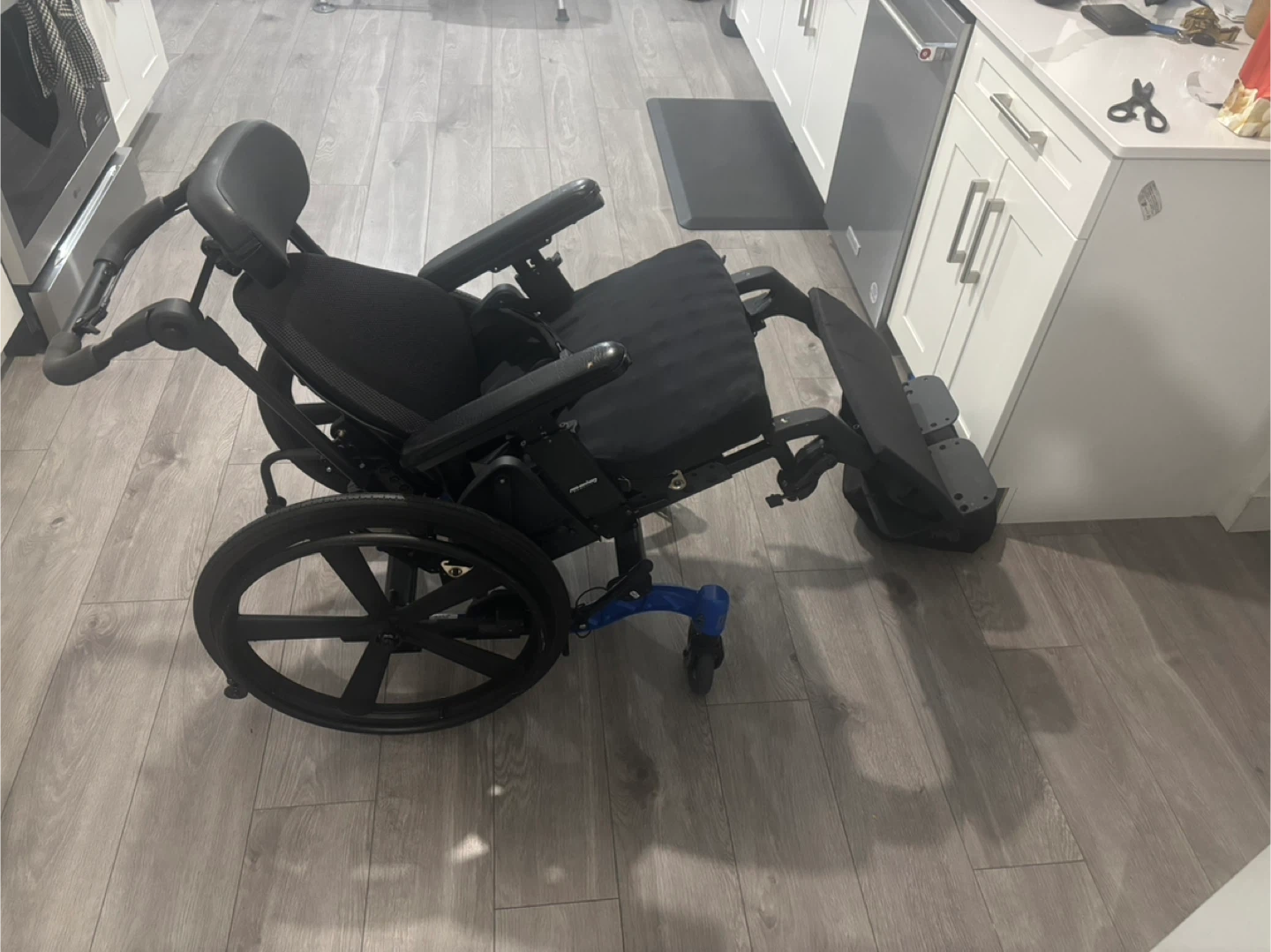 Tilting wheelchair - photo 4