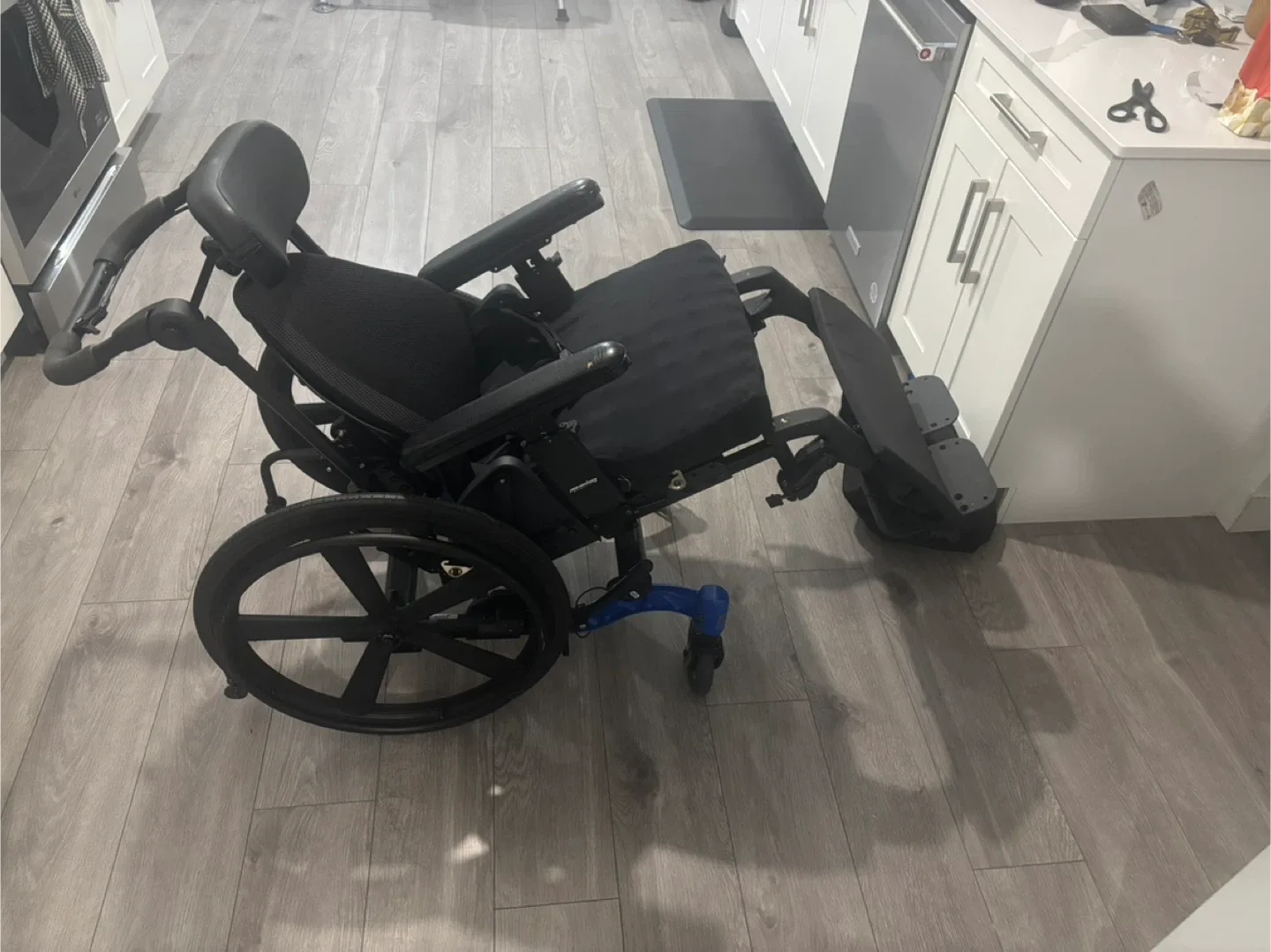 Tilting wheelchair image indicator(4)