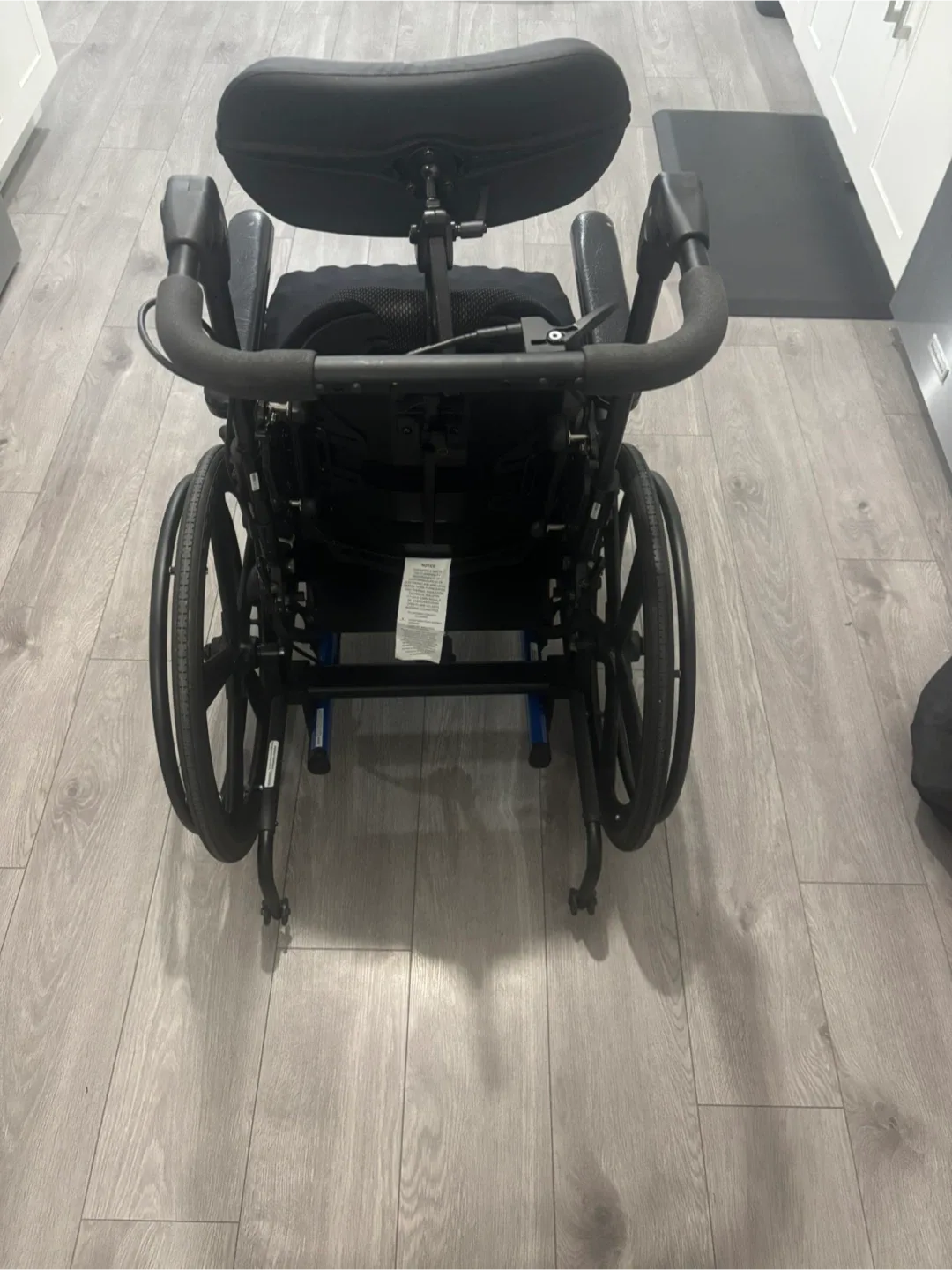 Tilting wheelchair image indicator(5)