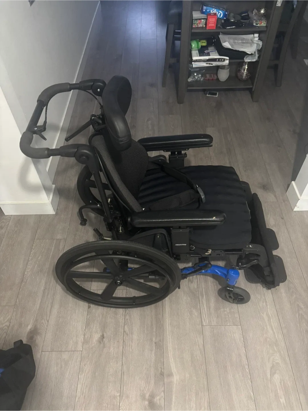 Tilting wheelchair image indicator(3)