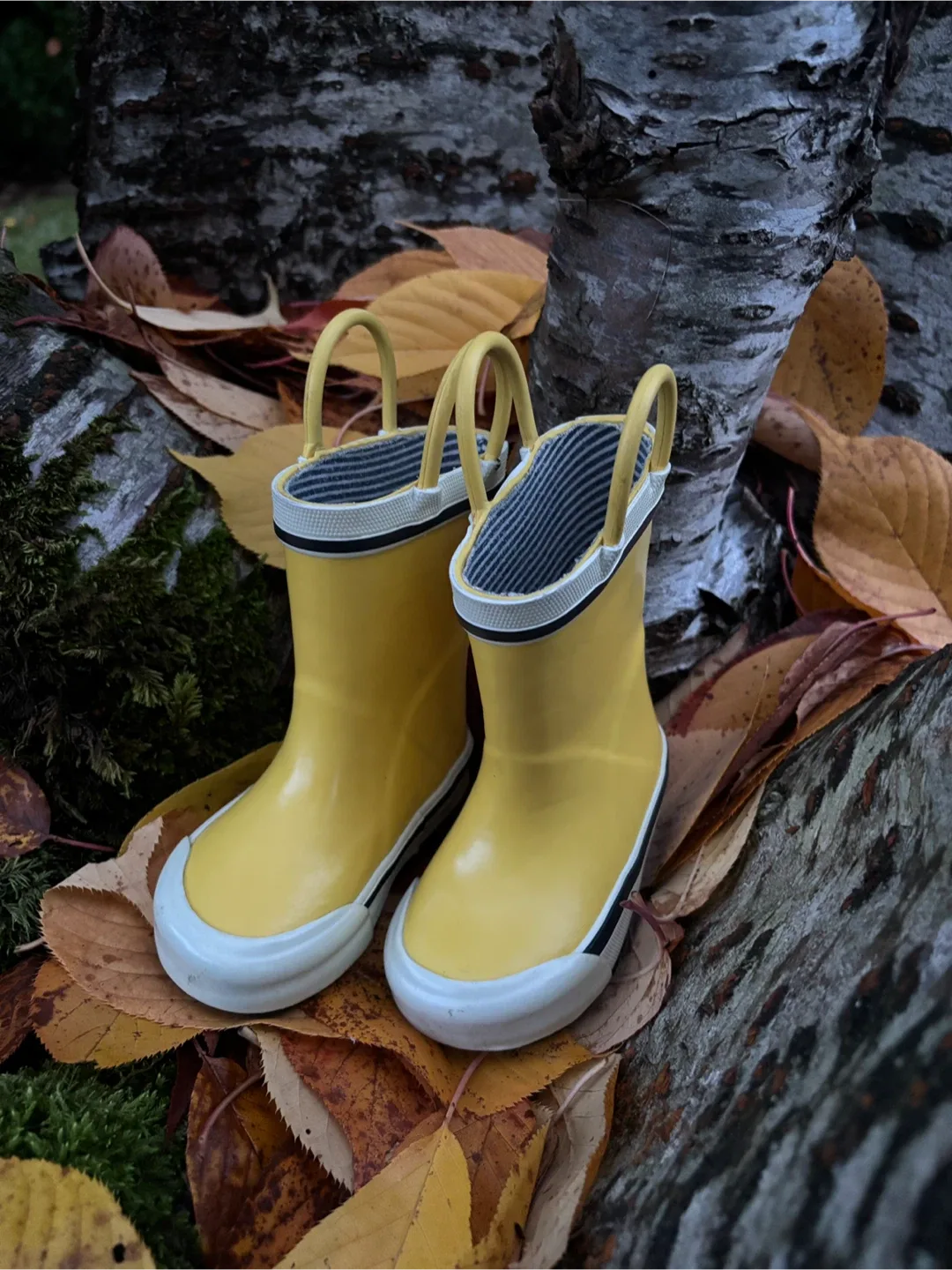Child’s Yellow & White Gum Boots with Black Striping 🐝 Size 4