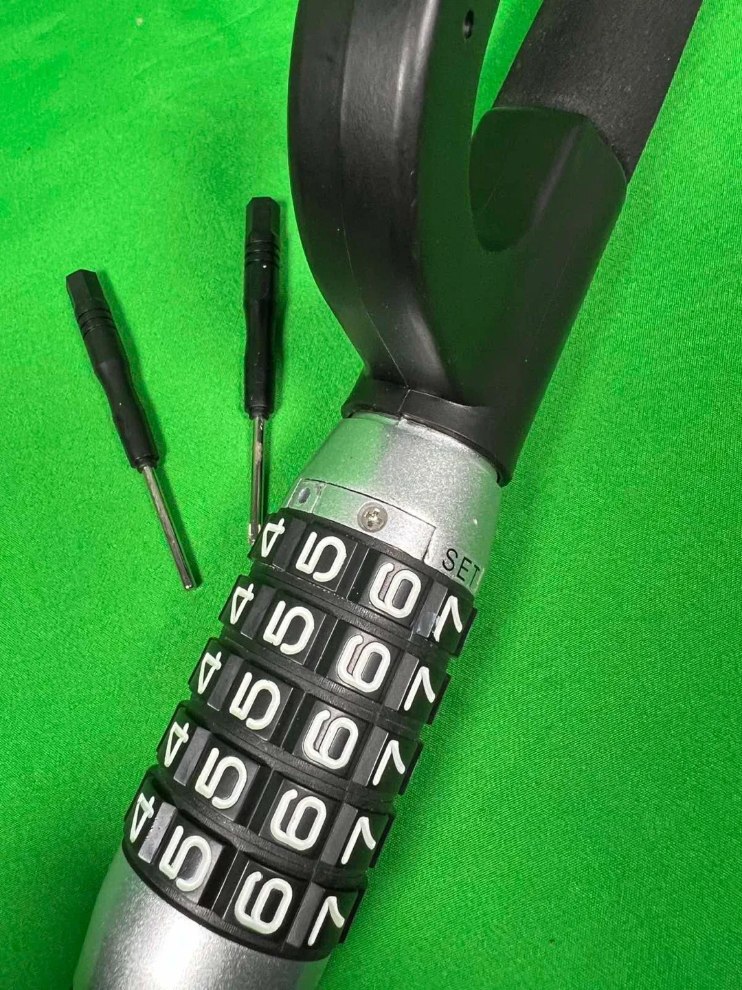 Anti-Theft Steering Wheel Lock with Combination image indicator(3)