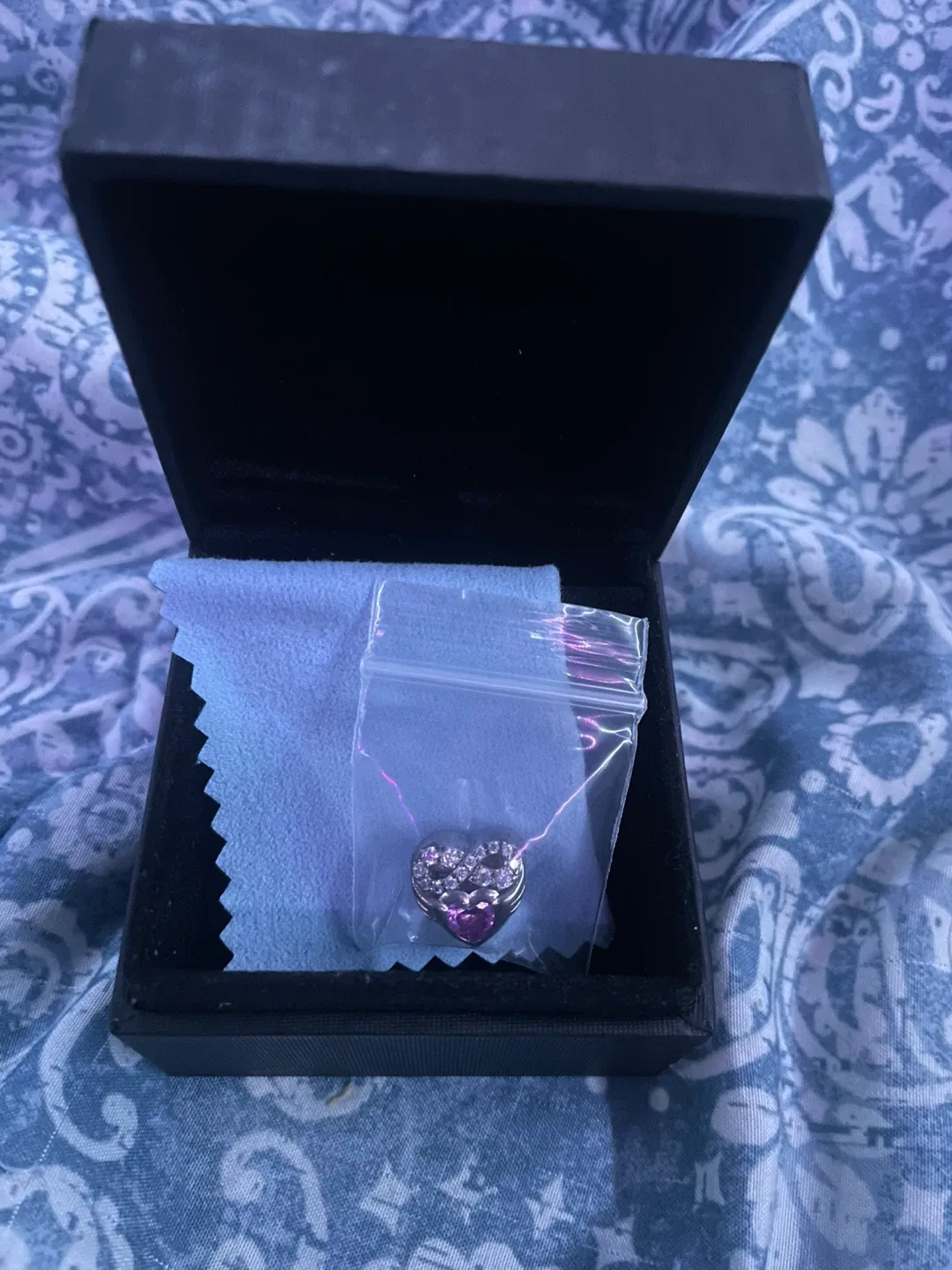 Forever Queen Heart Charm image indicator(3)