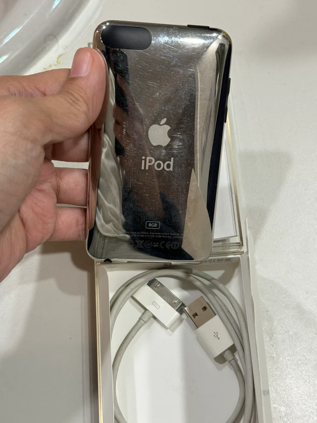 🥕Apple iPod Touch 8GB (2009) with Box image indicator(3)