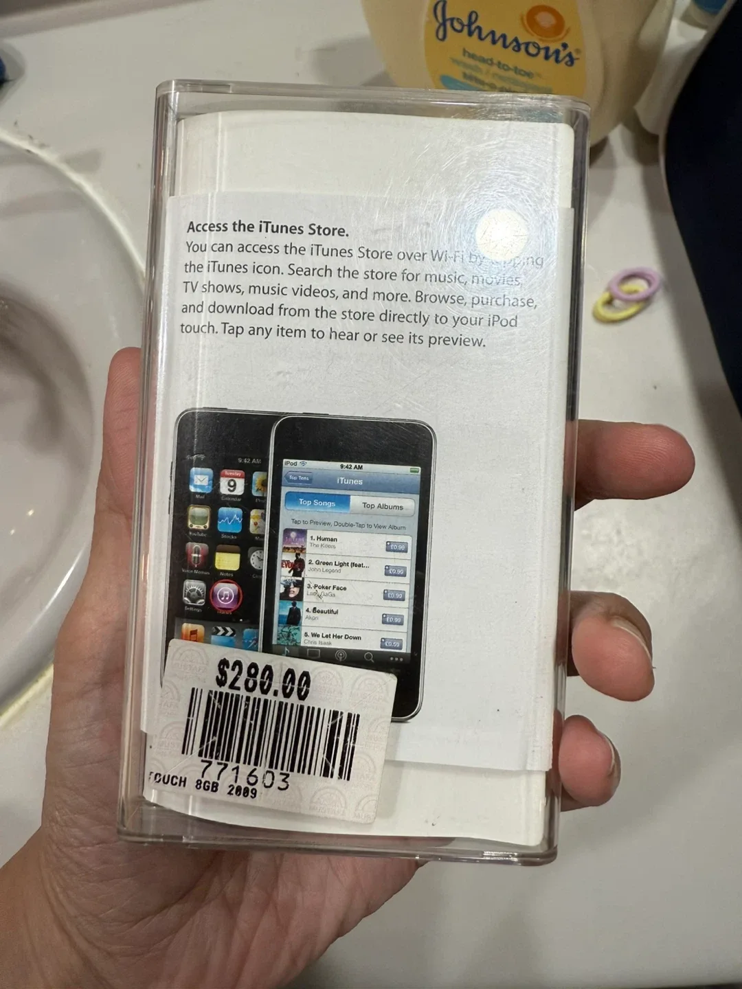 🥕Apple iPod Touch 8GB (2009) with Box image indicator(5)