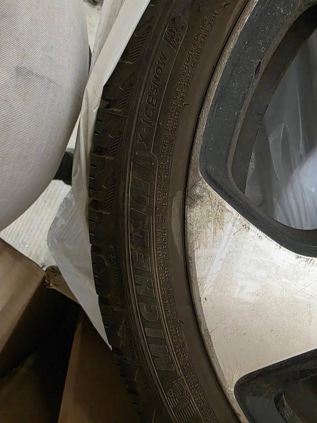 Michelin X-Ice Snow Tires & Rims image indicator(6)