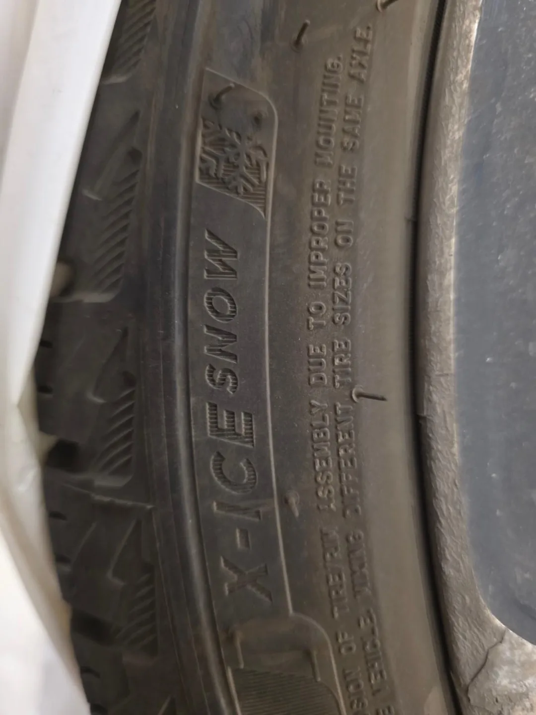 Michelin X-Ice Snow Tires & Rims image indicator(3)