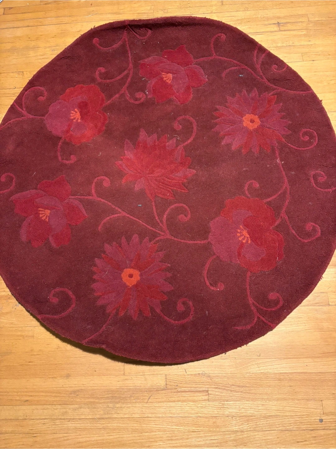 Round Floral Rug - Red -diameter 53 inches