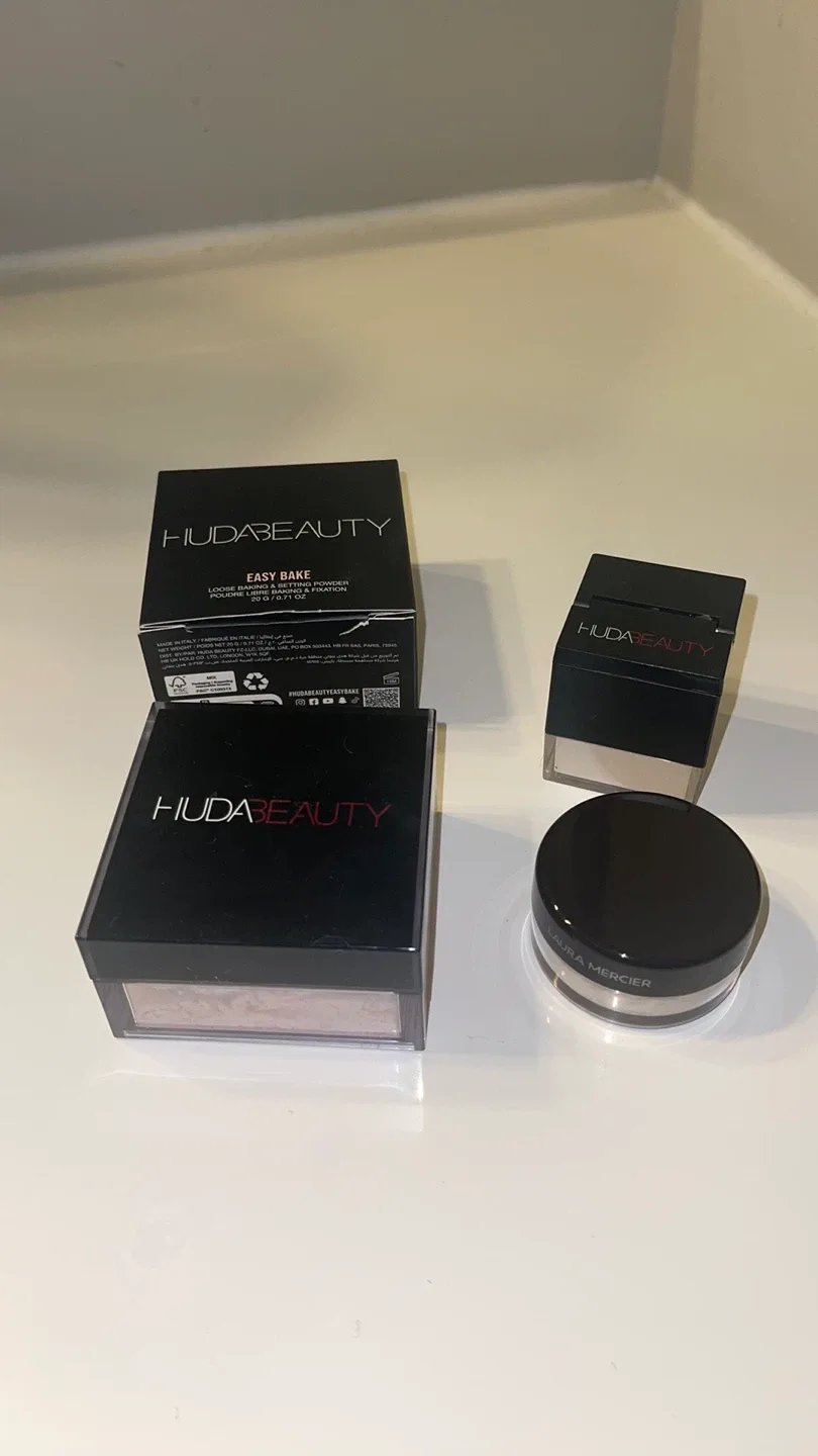 Huda Beauty Easy Bake & Laura Mercier Powder image indicator(3)