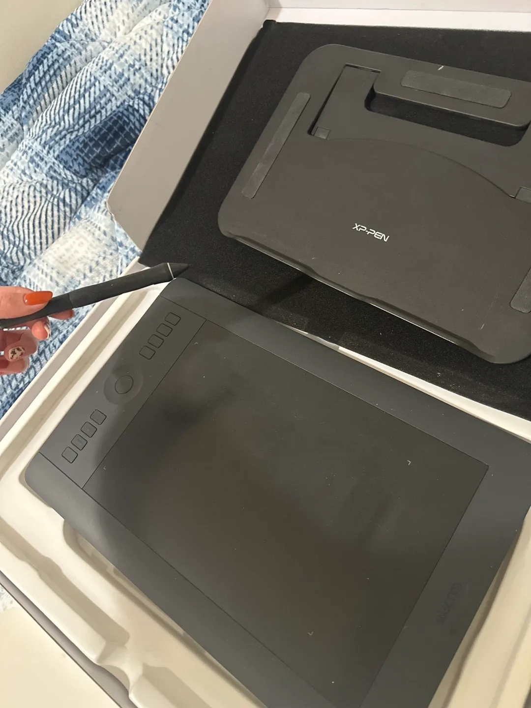 XP-Pen Drawing Tablet - Like New image indicator(2)