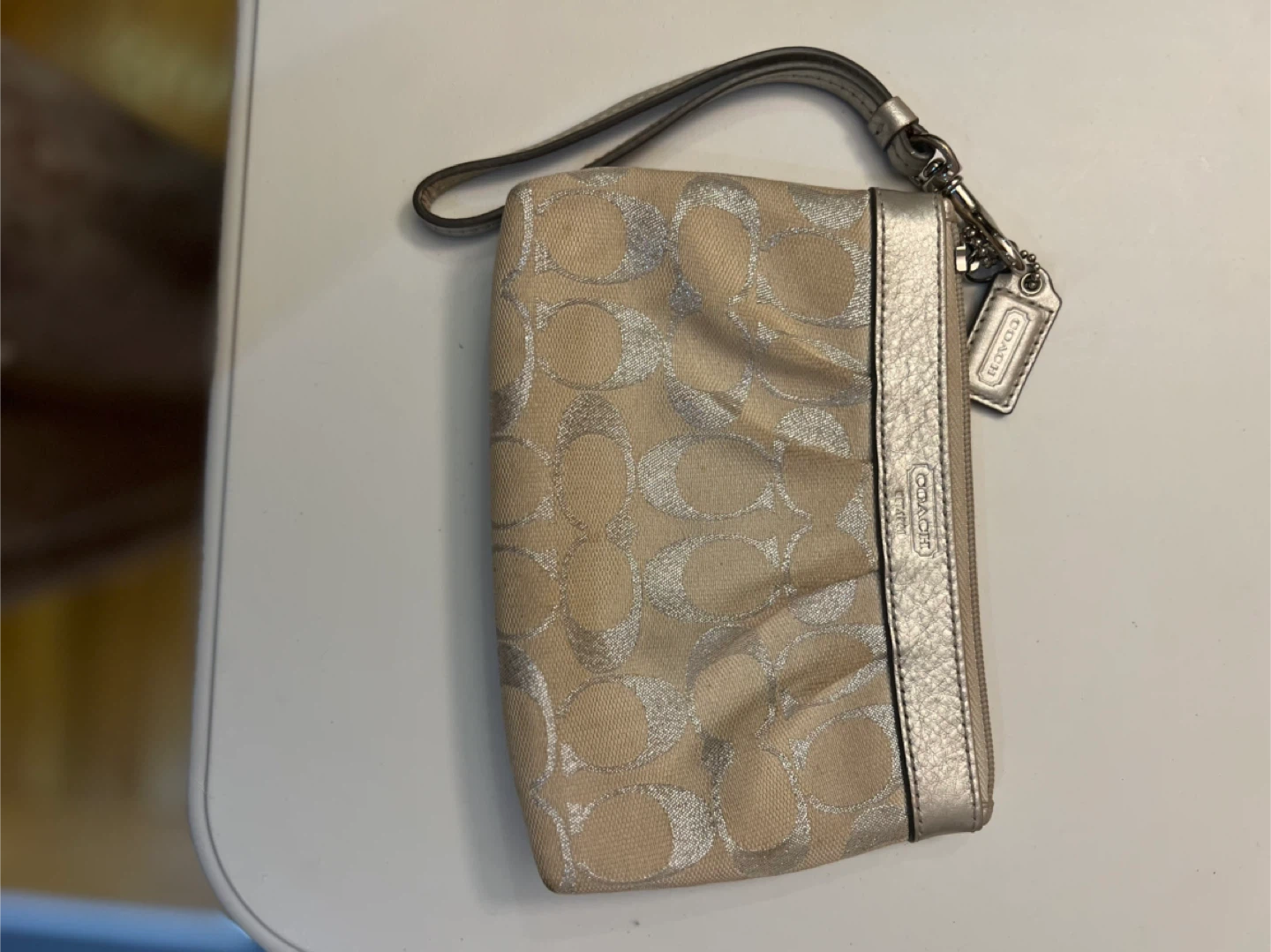 🥕 Coach Wristlet Purse