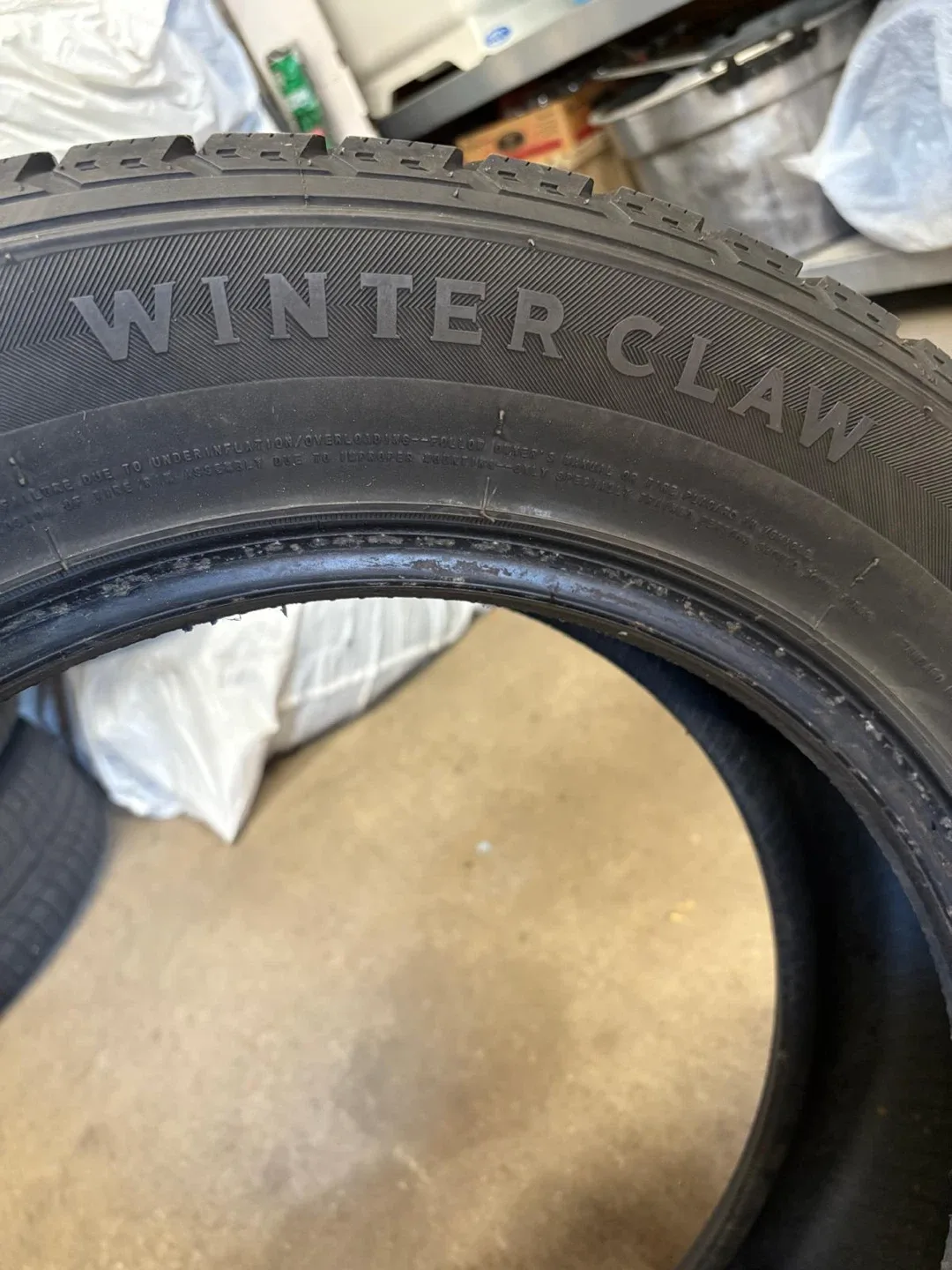 Winter Claw 235/60R18 Winter Tire image indicator(4)