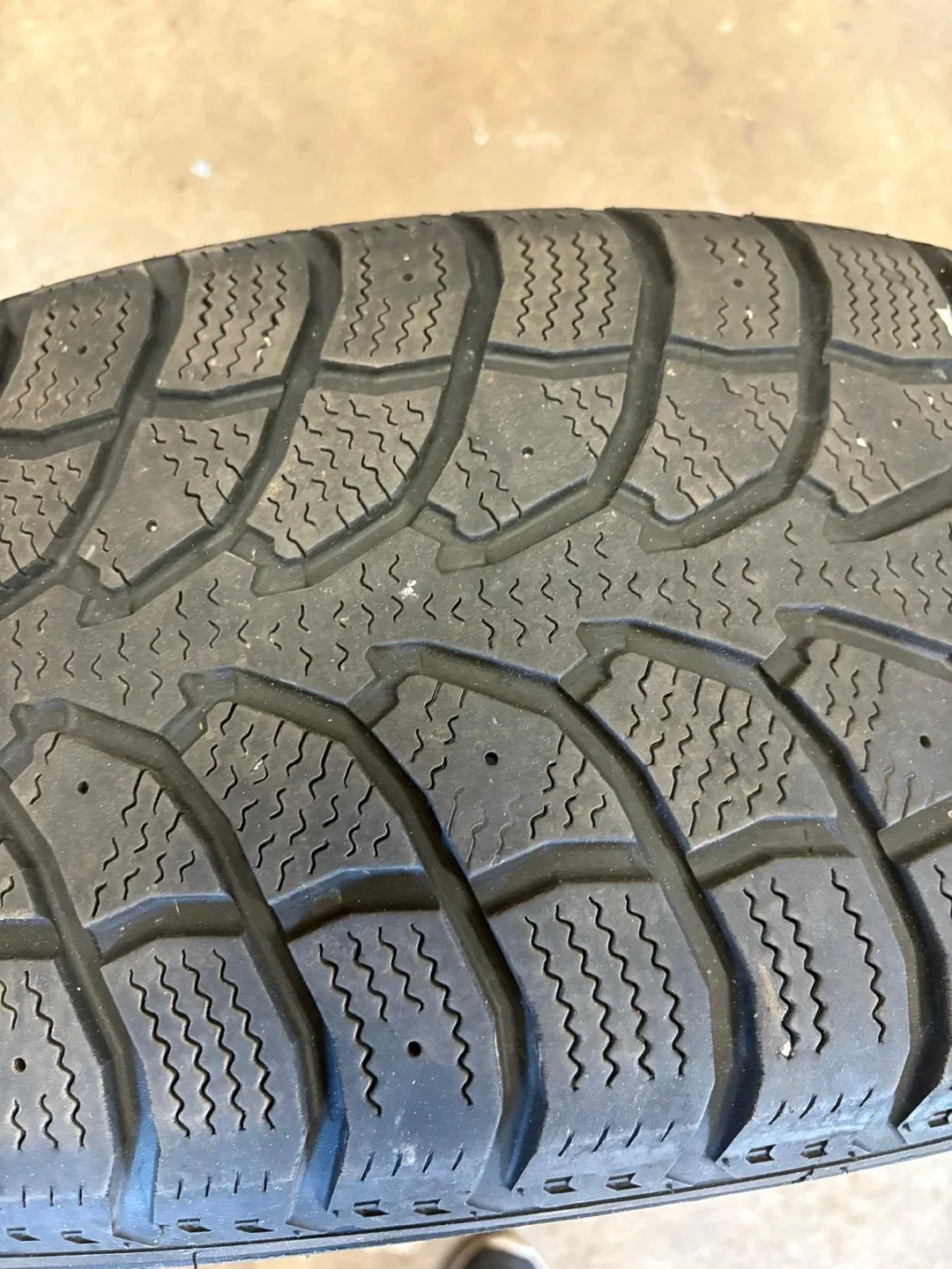 Winter Claw 235/60R18 Winter Tire image indicator(5)