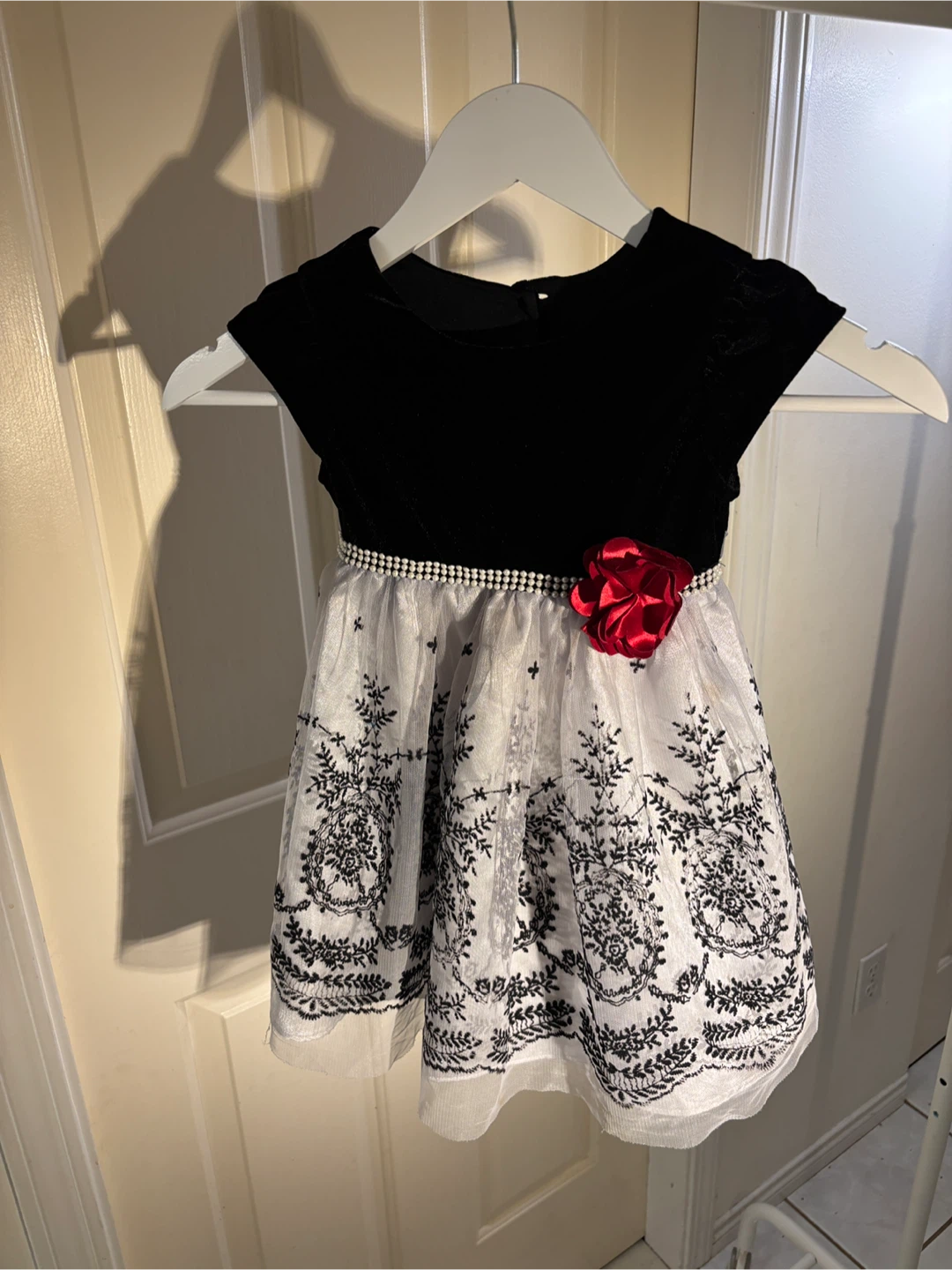 Girl’s Black Velvet & Soft Grey Dress 🖤 - photo 4