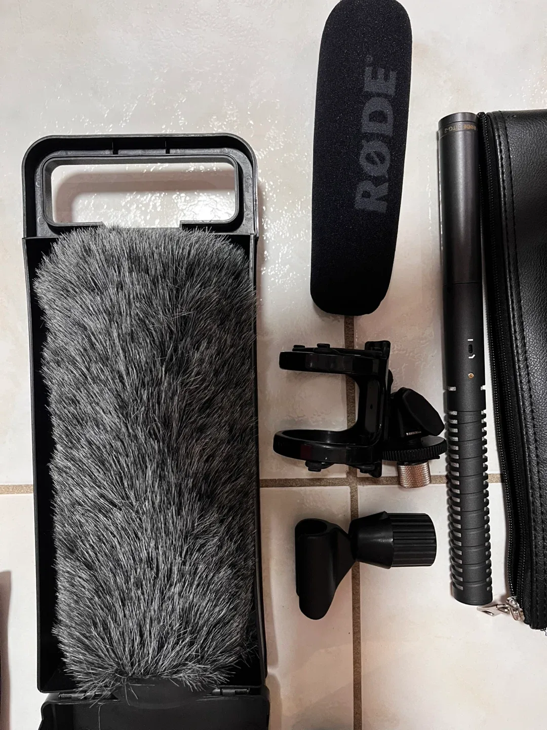 Location recording kit: Tascam, Rode, Audio-Technica image indicator(4)