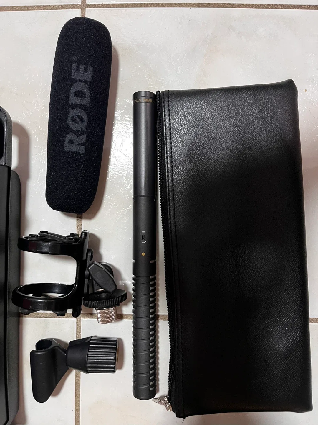 Location recording kit: Tascam, Rode, Audio-Technica image indicator(9)