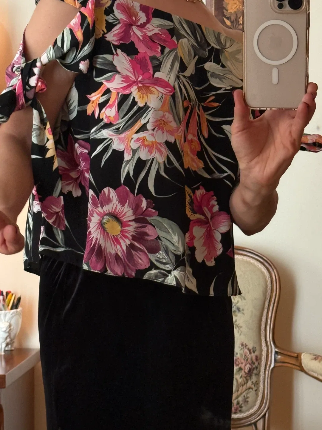 Floral Print Cold Shoulder Top image indicator(2)