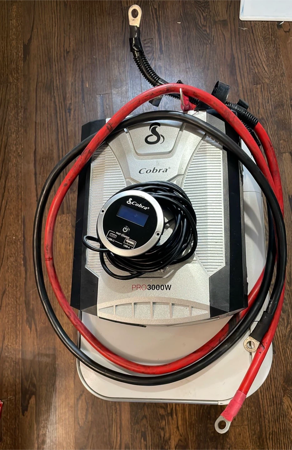 Cobra PRO3000W Power Inverter - photo 2