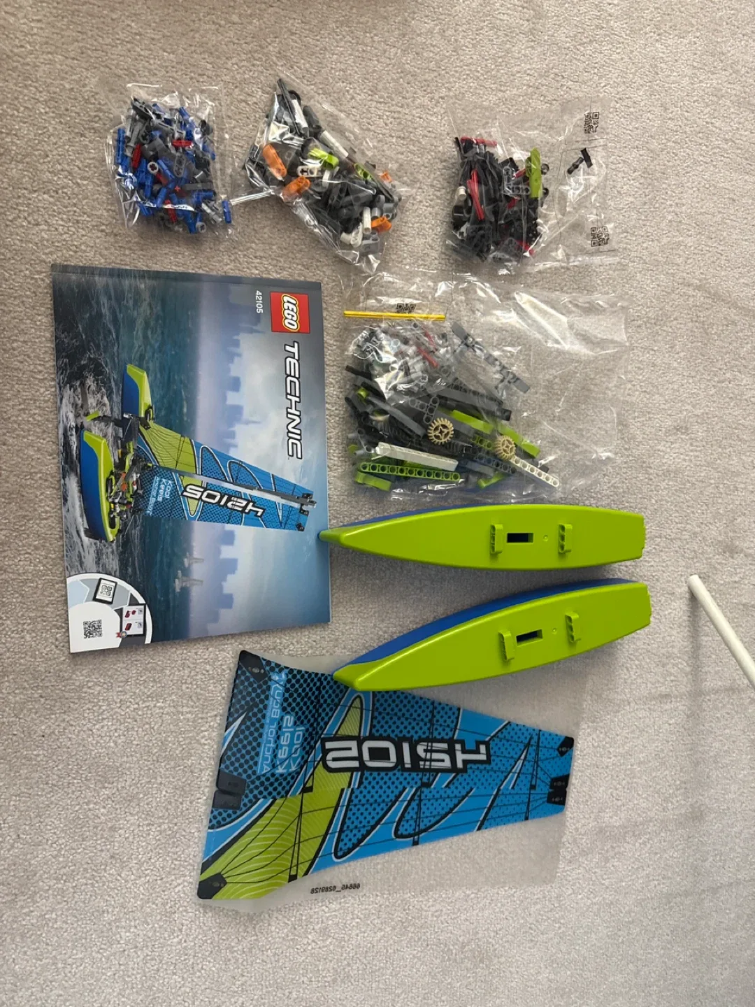 LEGO Technic 42105 Catamaran Boat Set image indicator(3)