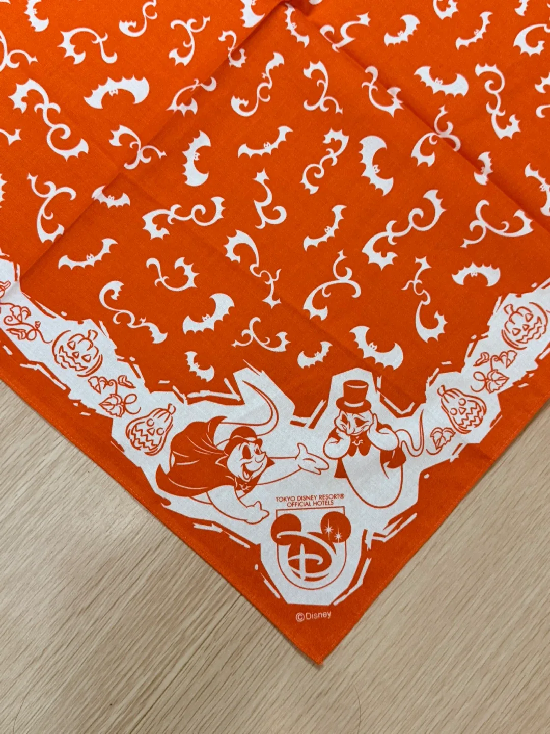 2007 Disney's Halloween Tokyo Disneyland Bandana image indicator(4)