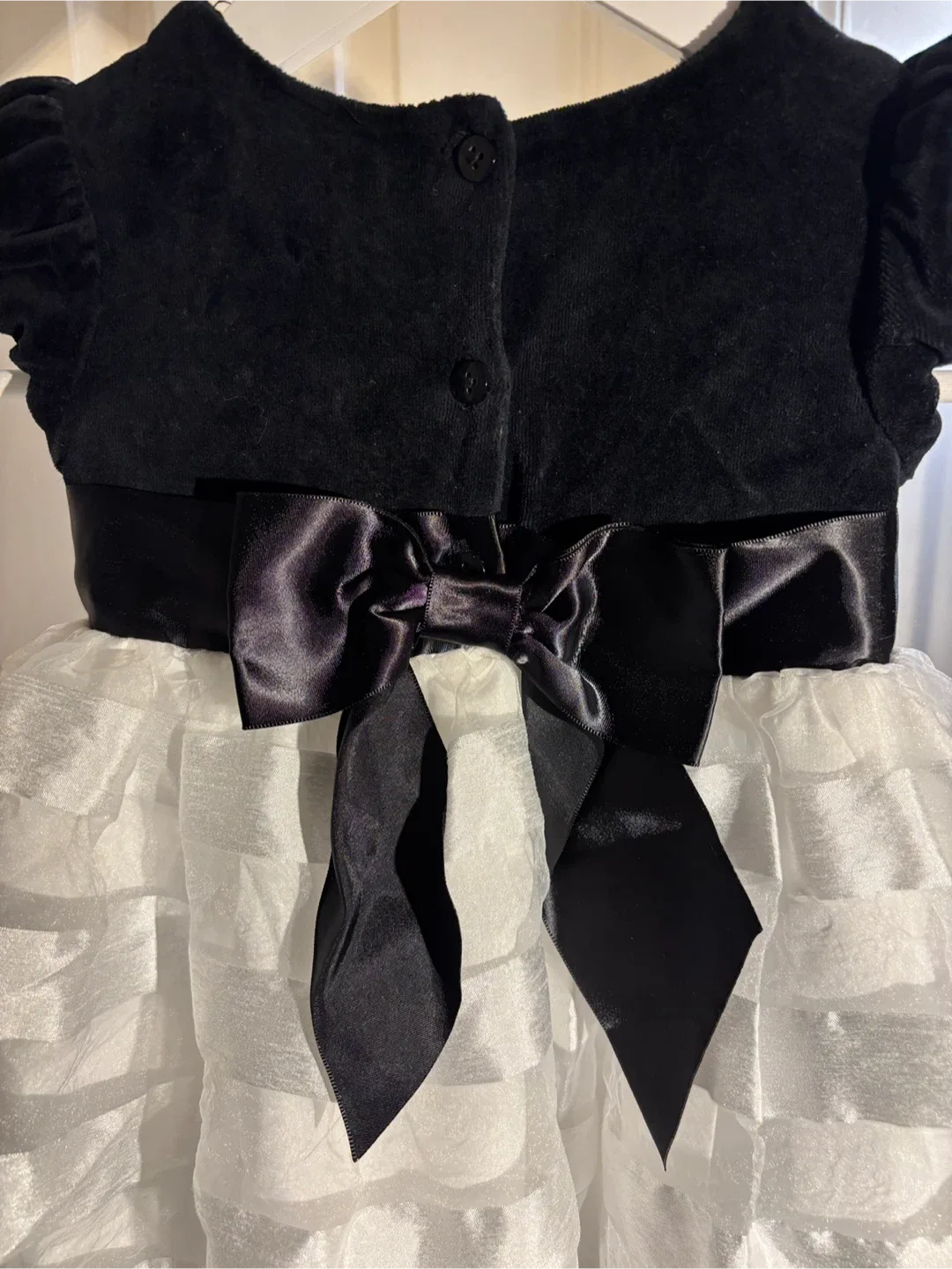 Girl’s “Little Me” Black Velvet Dress 🖤 🌸 Size 18 m image indicator(4)