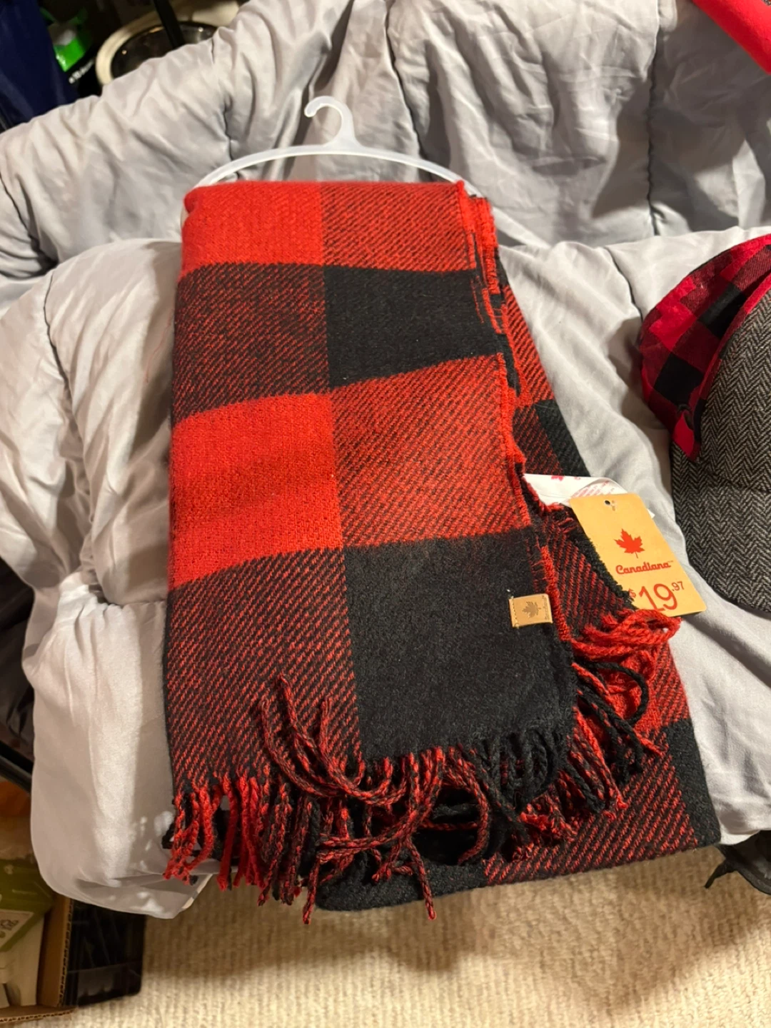 New Canadiana Red & Black Plaid Throw Blanket