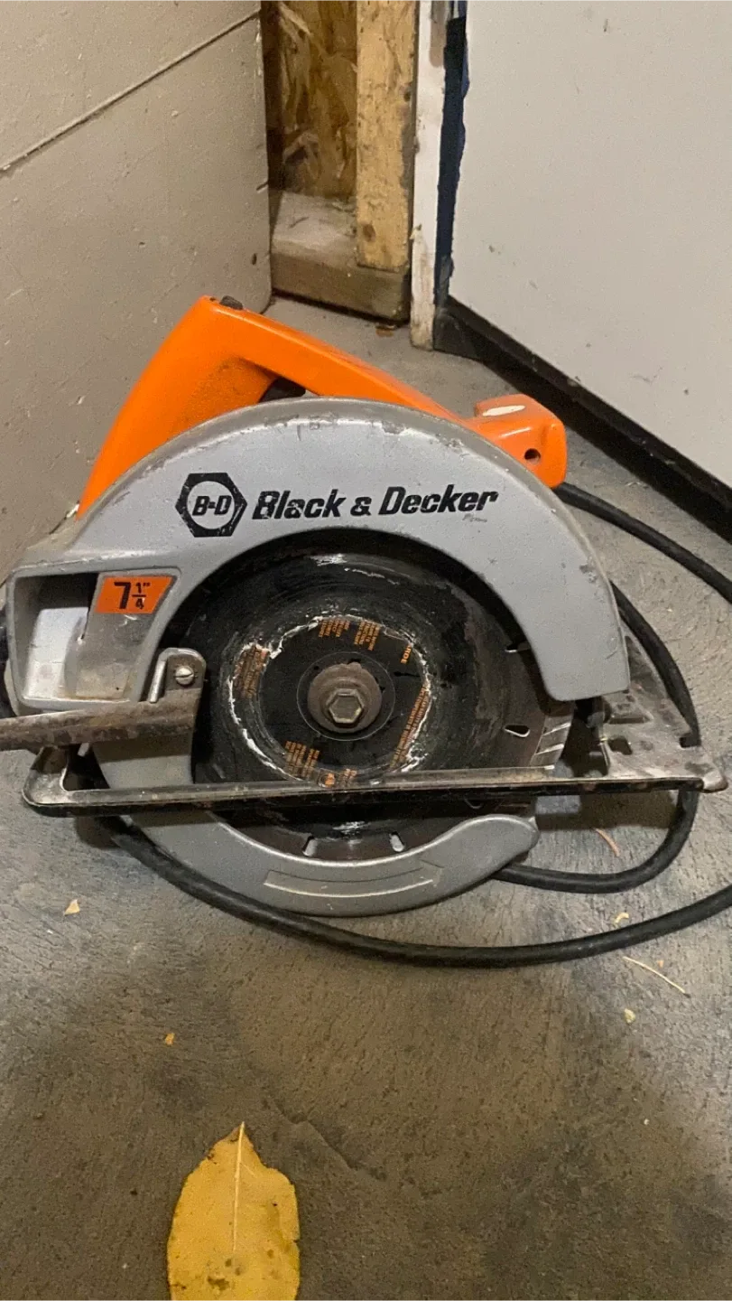 🥕Black & Decker 7 1/4" Circular Saw