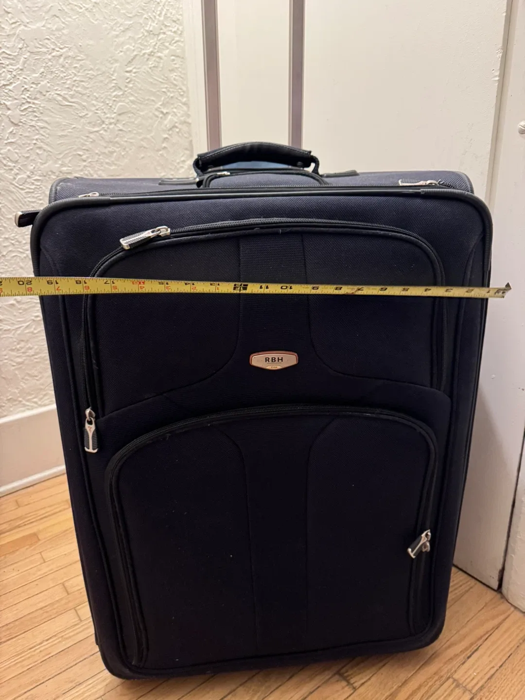 Moving  sale RBH Elate ( Ricardo Brand ) Suitcase Size 28” image indicator(3)