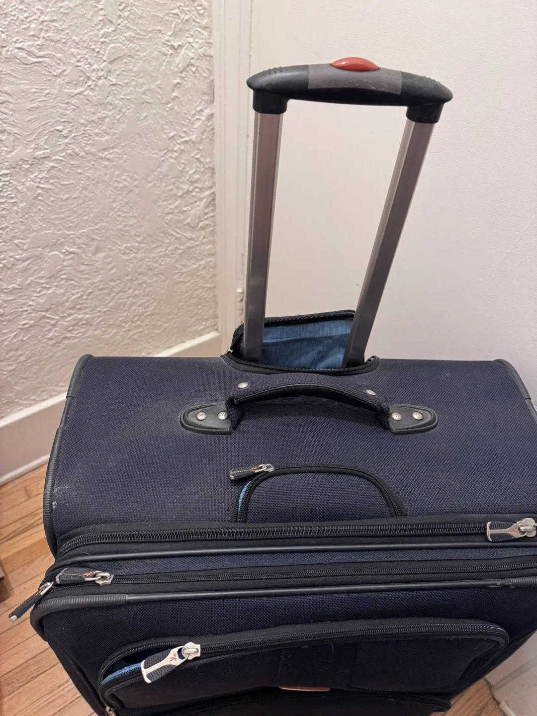 Moving  sale RBH Elate ( Ricardo Brand ) Suitcase Size 28” image indicator(5)