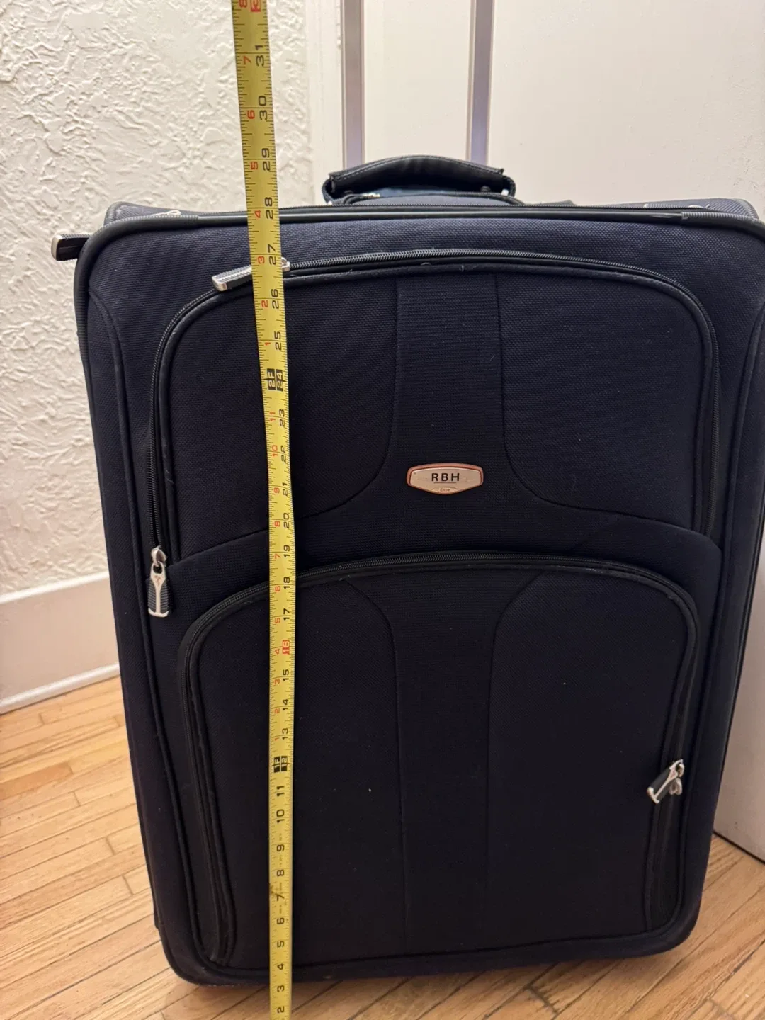 Moving  sale RBH Elate ( Ricardo Brand ) Suitcase Size 28” image indicator(2)