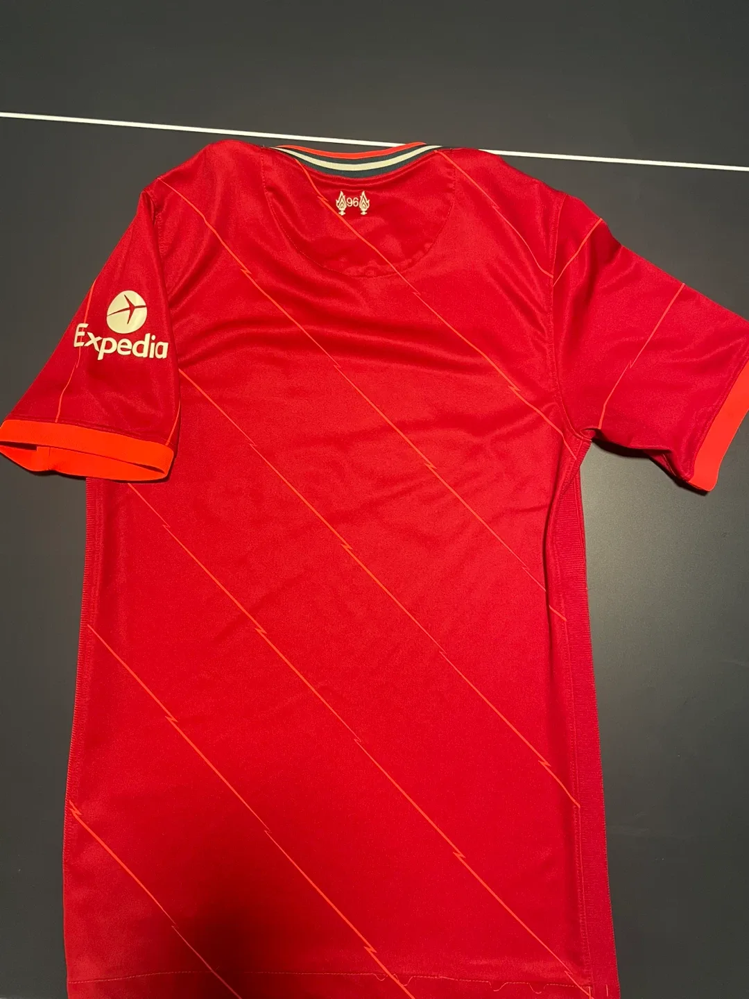 Liverpool FC Soccer Jersey - Size M image indicator(2)