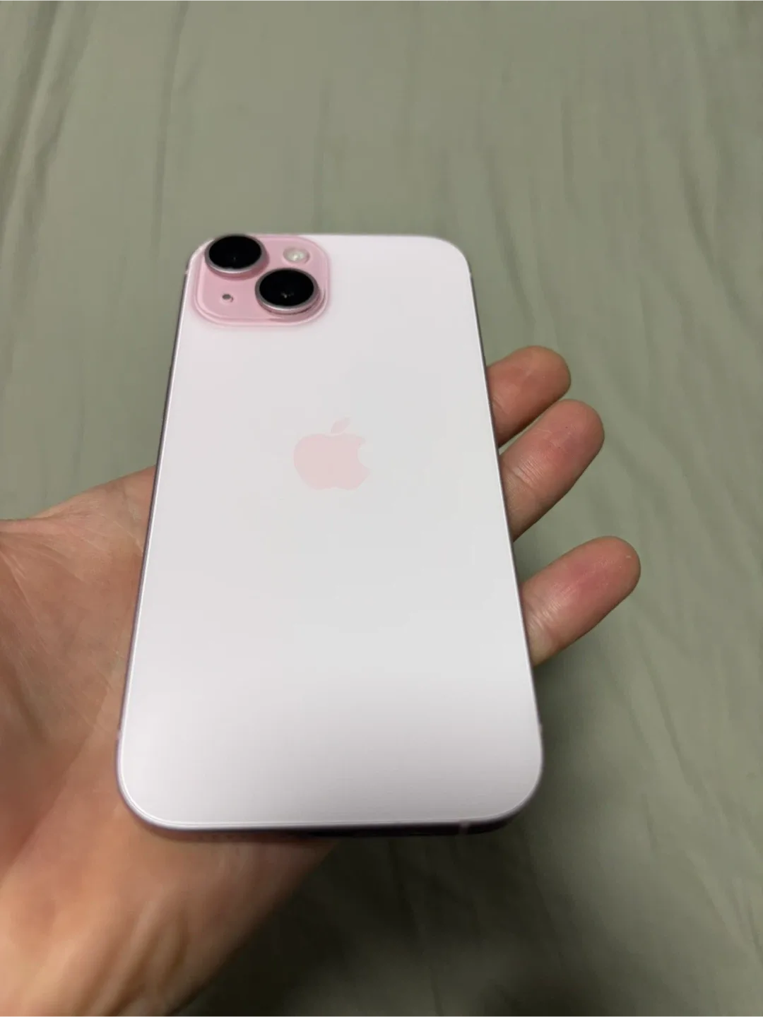 Apple iPhone 15 Pink 256GB sim slot 88%✅ image indicator(2)