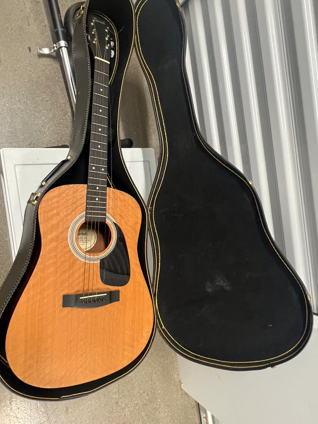 Laredo LW015 Acoustic Guitar with Case image indicator(2)