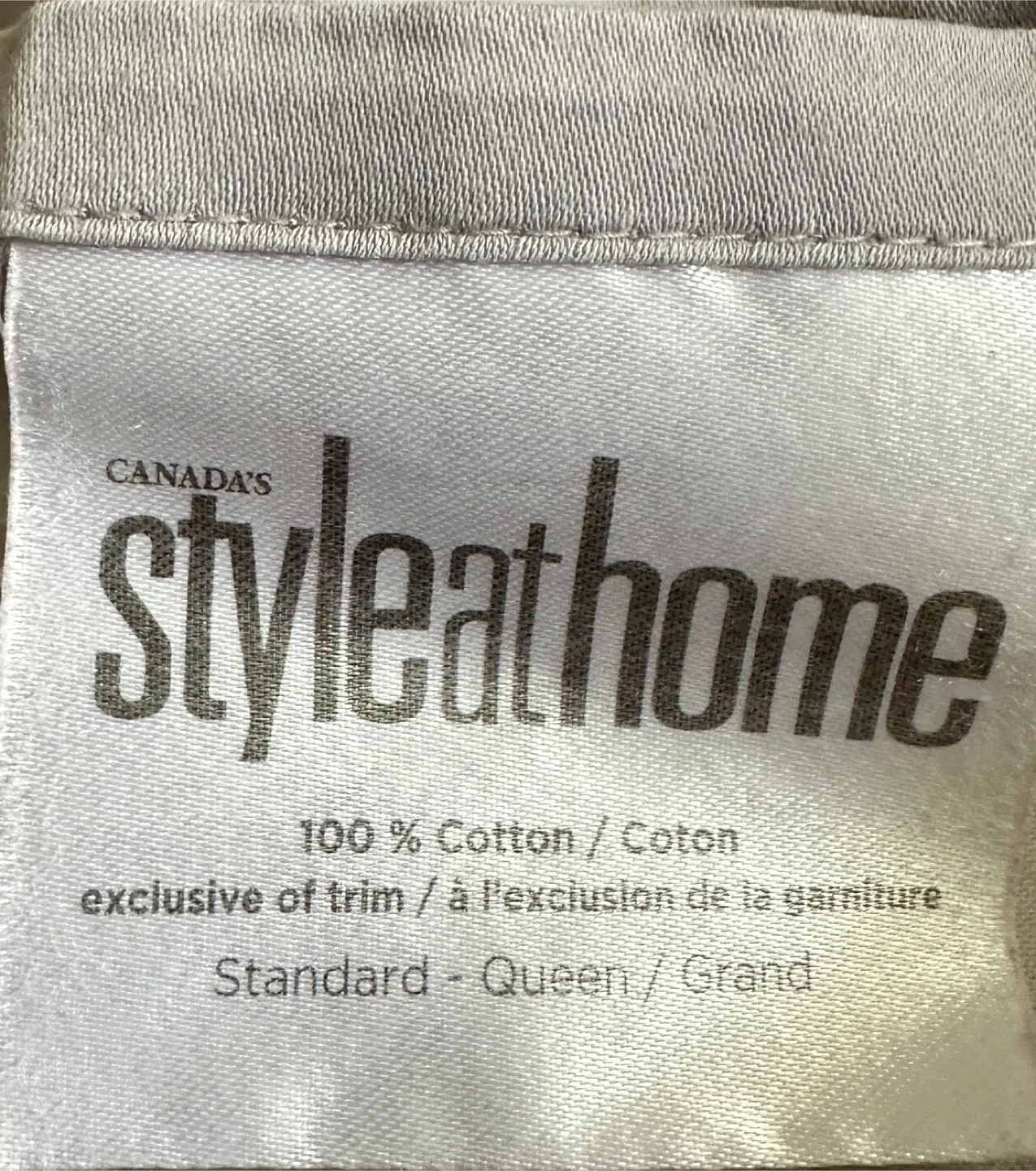 Queen-size duvet cover & two queen-size shams image indicator(4)