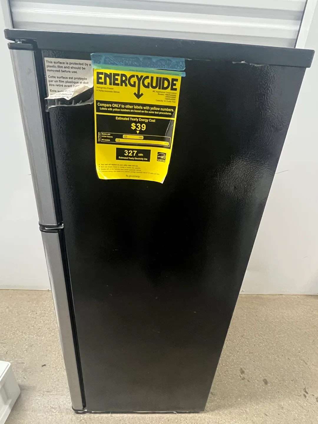 Magic Chef Compact Refrigerator - HMDR400SE image indicator(2)