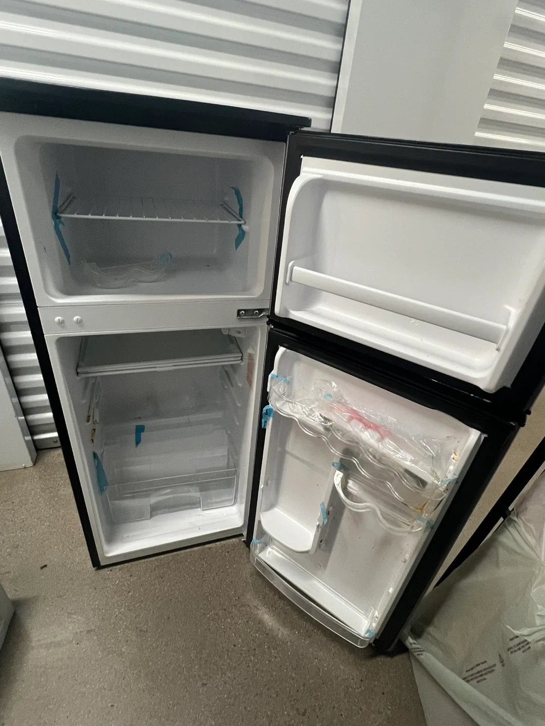 Magic Chef Compact Refrigerator - HMDR400SE image indicator(5)